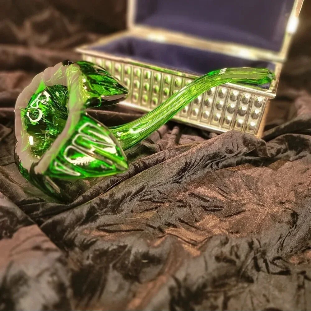 0268. Hand~Blown Beauty of a Classic Bud Vase ~ 👌 Deep Green 😍🥰